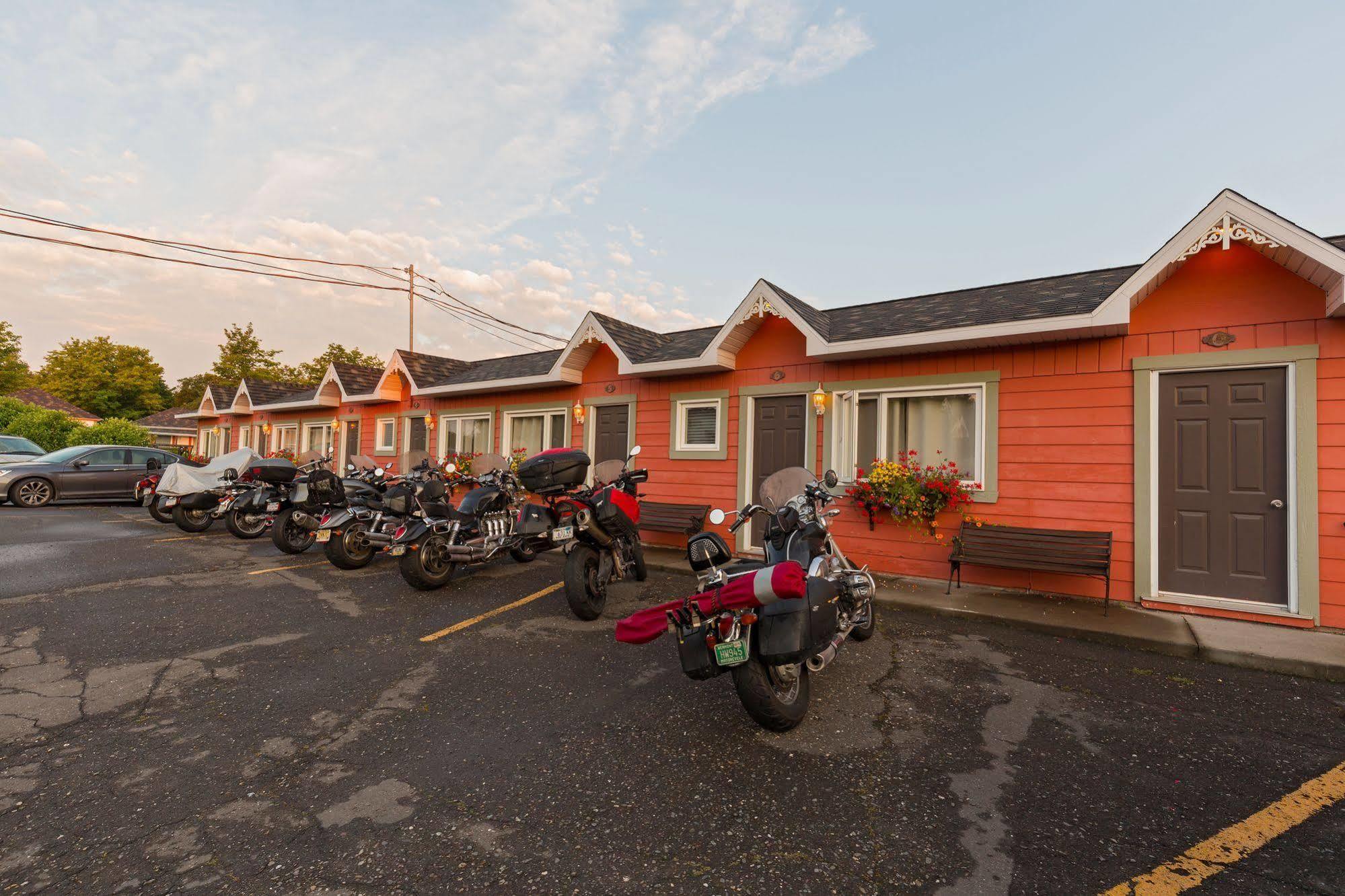 Motel Au Fleuve D'Argent Rivière-du-Loup エクステリア 写真