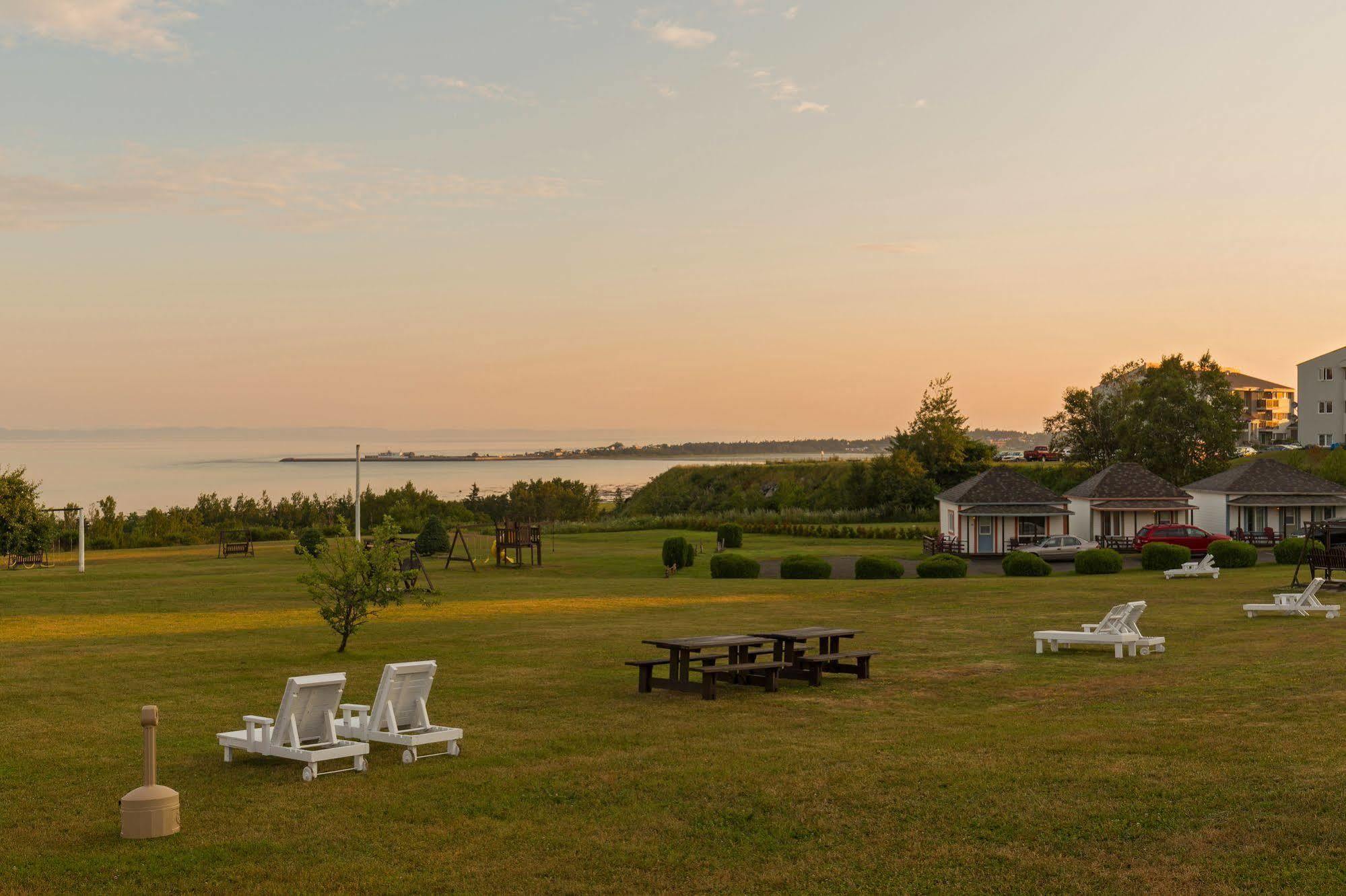 Motel Au Fleuve D'Argent Rivière-du-Loup エクステリア 写真